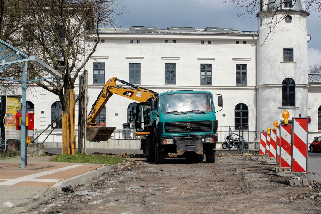 Städtebauliche Neugestaltung des Bahnhofsvorplatzes Dannenberg – Erdarbeiten und Verkehrswegebau durch den Meisterbetrieb Bleck GmbH.