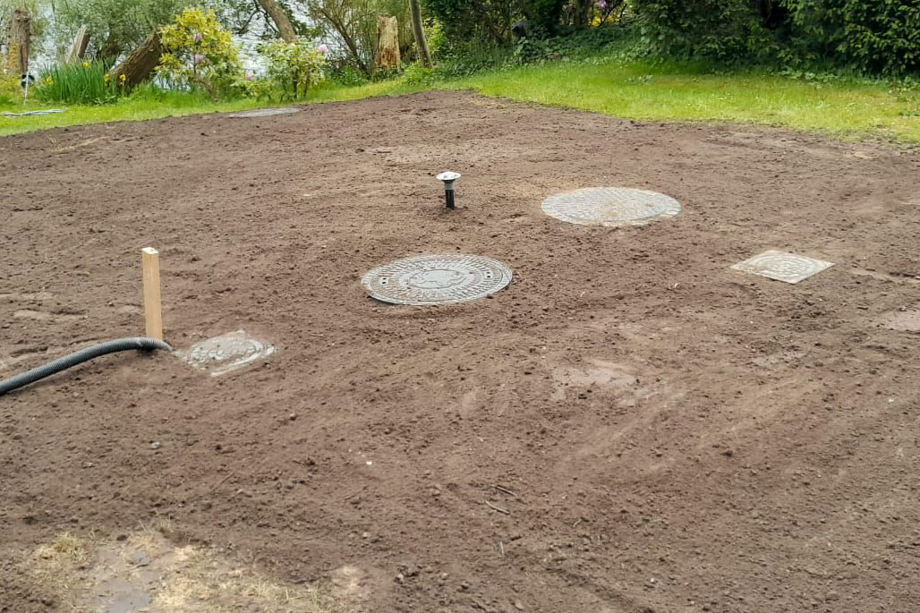Fachgerecht gewartete Kleinkläranlage im Wendland – Regelmäßige Inspektion und Instandhaltung durch den zertifizierten Fachbetrieb Bleck GmbH.